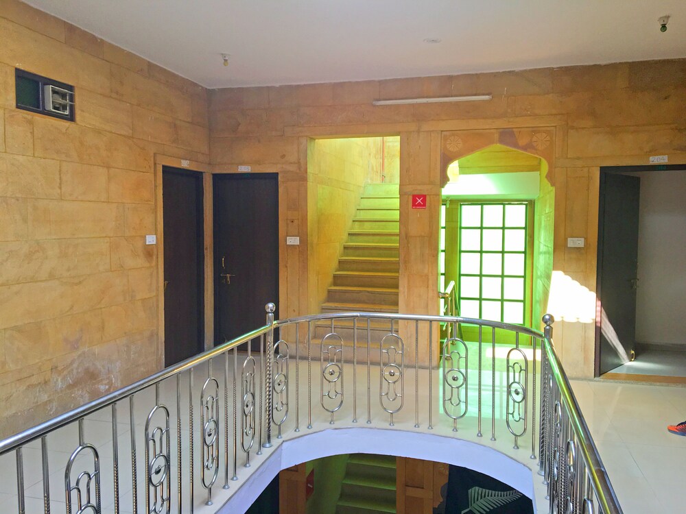 Hotel Marina Mahal Interior Entrance