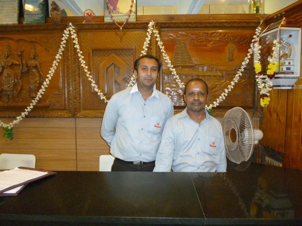 Sri Janakiram Hotels (اسری جاناكیرام هتل) 