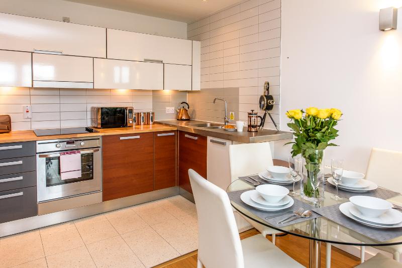 Approved Serviced Apartments Skyline Room