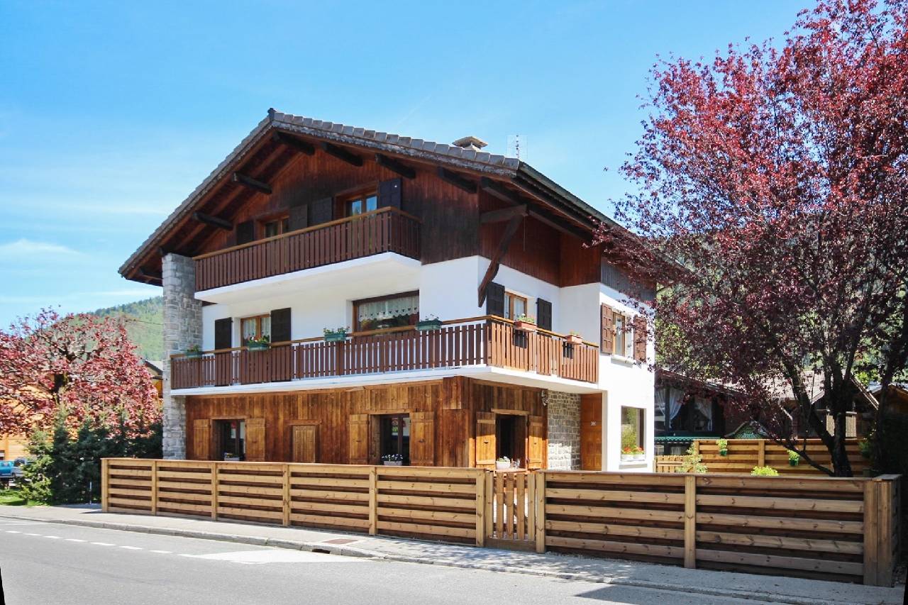 Cozy Apartment With Stunning Mountain Views In The Rhône Al 