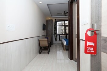 Hotel Redisston @ Noida Guestroom