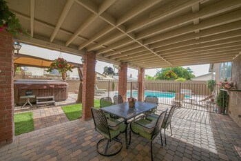 4br 9m To Vegas Strip With Spa (۴بر ۹م تو وگاس استریپ با اسپا) Outdoor Dining