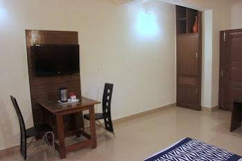 Oyo Rooms Mussoorie Library 