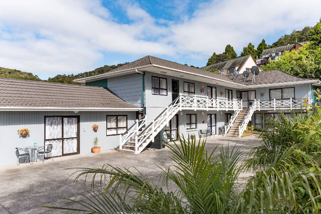 Dolphin Motel 
