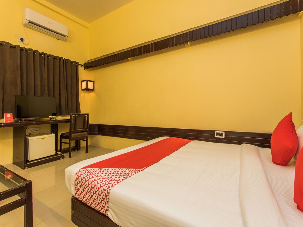 Oyo 15401 Hotel Surana Palace Guestroom
