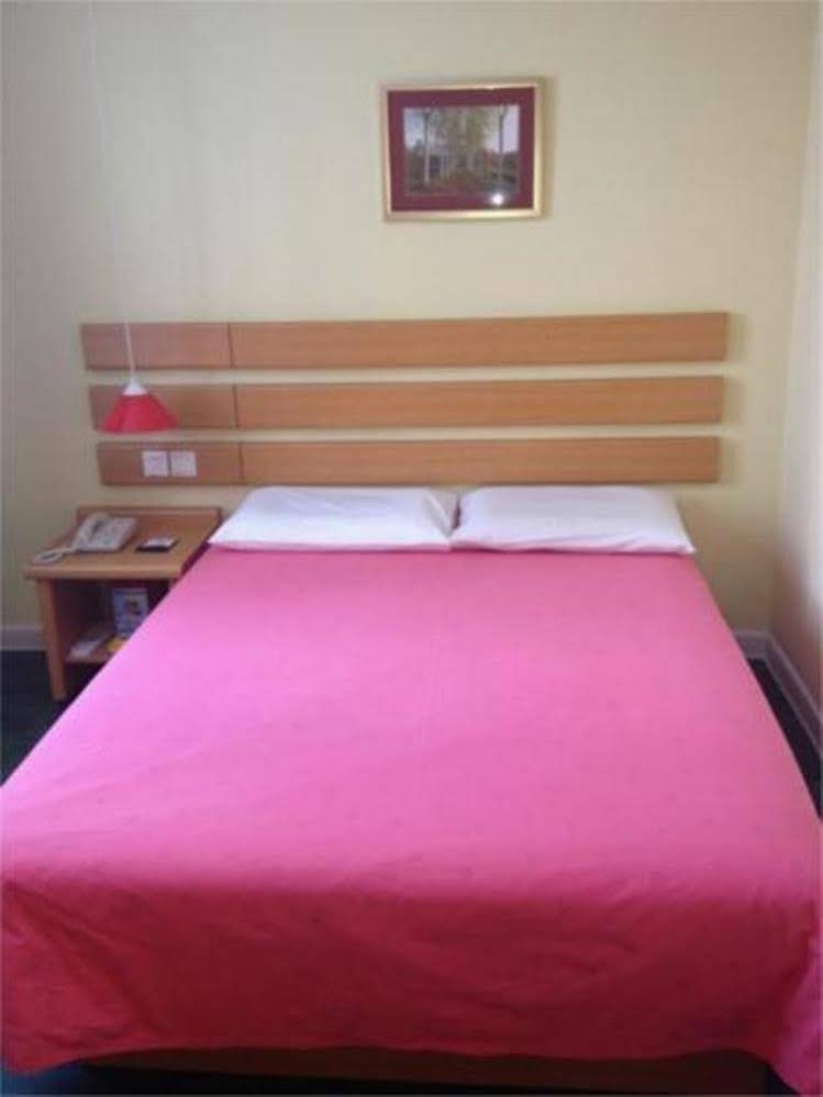 Home Inn (هوم این) 