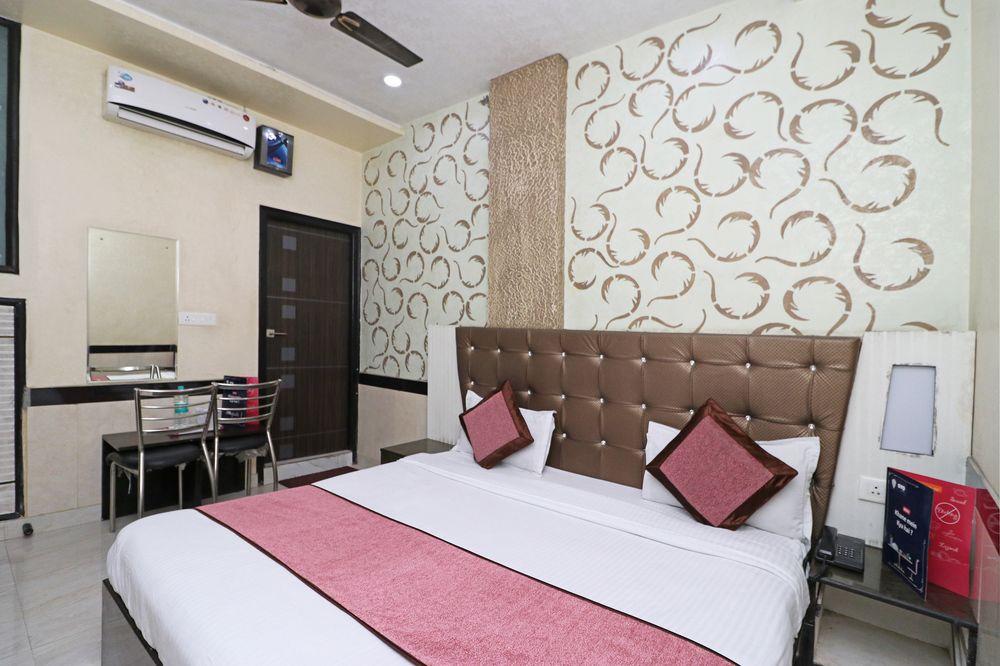 Oyo 7885 Hotel Myraa 