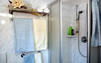 Hotel Marzia Bathroom