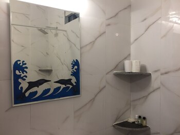 Morjim Coco Palms Resort Bathroom
