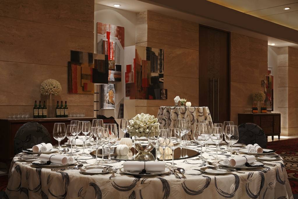 The Leela Ambience Gurgaon Hotel & Residences Boardroom Lounge