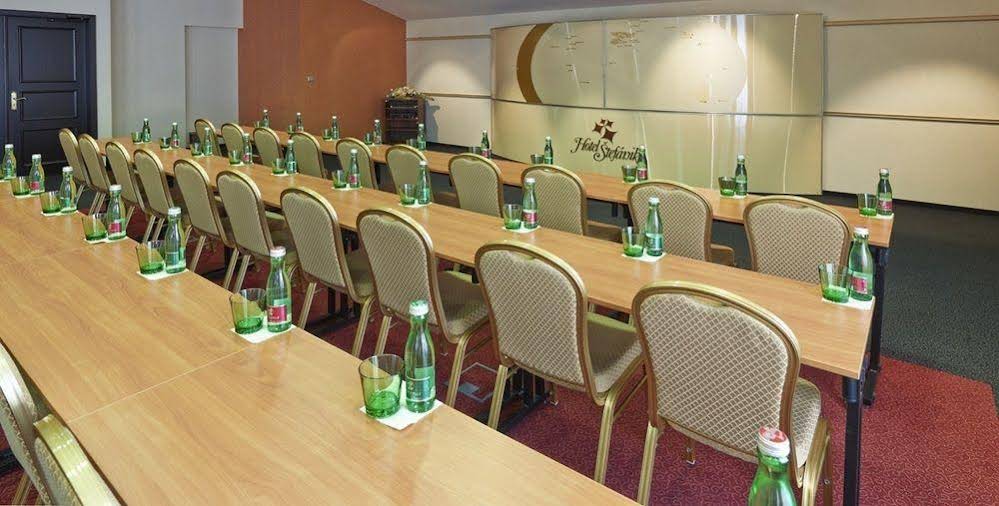 Hotel Stefanik (هتل استفانیك) 
