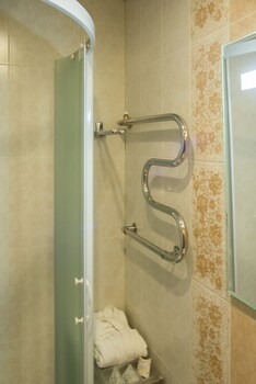 Rus Hotel Bathroom