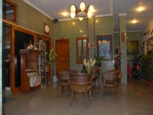 Taman Sari Hotel By Prasanthi 