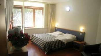 Byron Hotel 