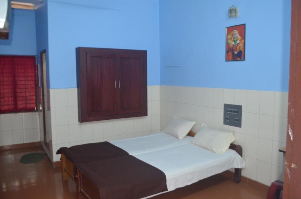 Parakkal Tourist Home 