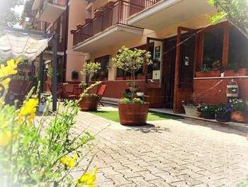Hotel Ede Featured Image