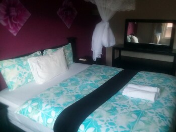 Royal Olympia Lodges And Safaris Guestroom