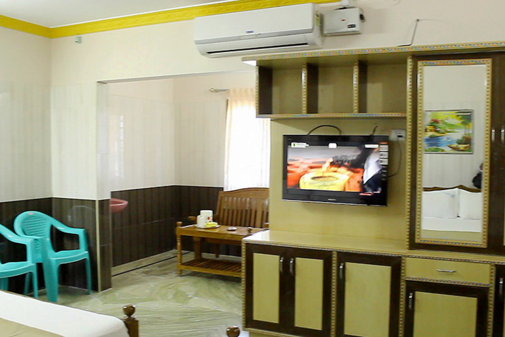 Krishna Tourist Home (كریشنا توریست هوم) 