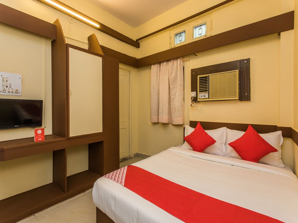 Oyo 15401 Hotel Surana Palace Guestroom