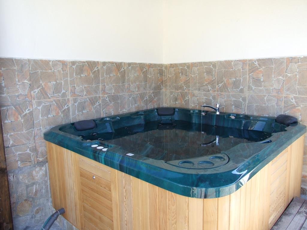 Mitiova Guest House (میتیووا گست هاوس) 
