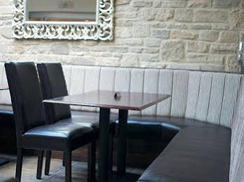 The Three Horseshoes Hotel ( تهری هورسشئوس هتل) 