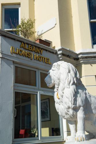 Albany Lions Hotel (آلبانی لیونس هتل) 