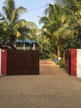 Morjim Coco Palms Resort Hotel Entrance