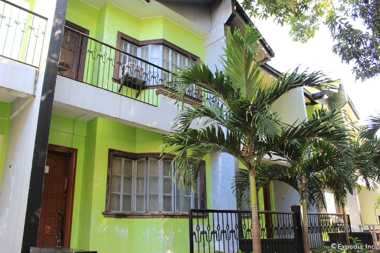 Coron Village Lodge 