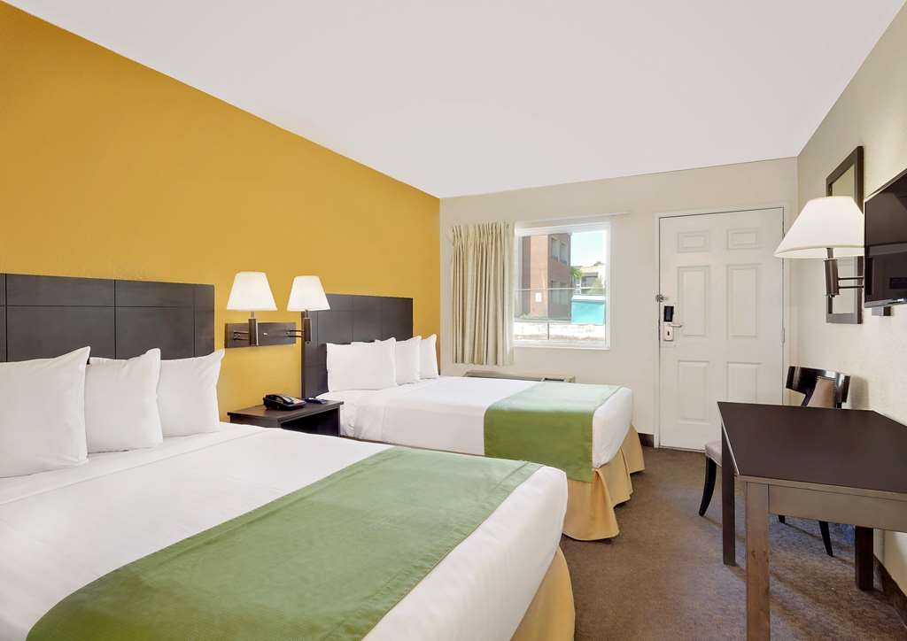 Howard Johnson By Wyndham Las Vegas Near The Strip Guest room