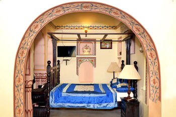 Hotel Shahi Palace Guestroom