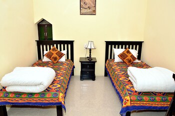Hotel Shahi Palace Guestroom
