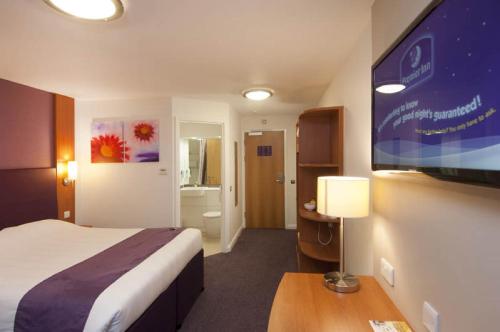 Premier Inn Manchester Airport Runger Lane South 