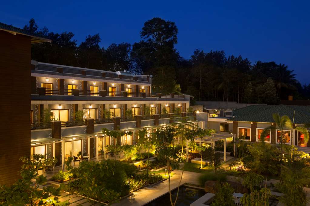 Purple Palms Resort & Spa Exterior Image