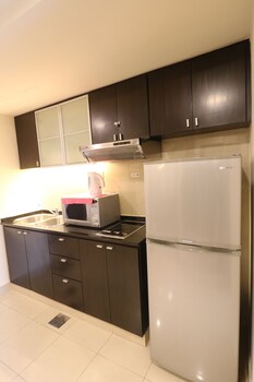 Raintree Resort Suites At Bandar Sunway In-Room Kitchen