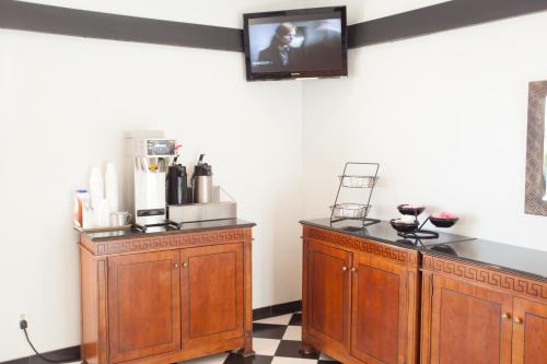 Aviation Inn (آویاشن این) 