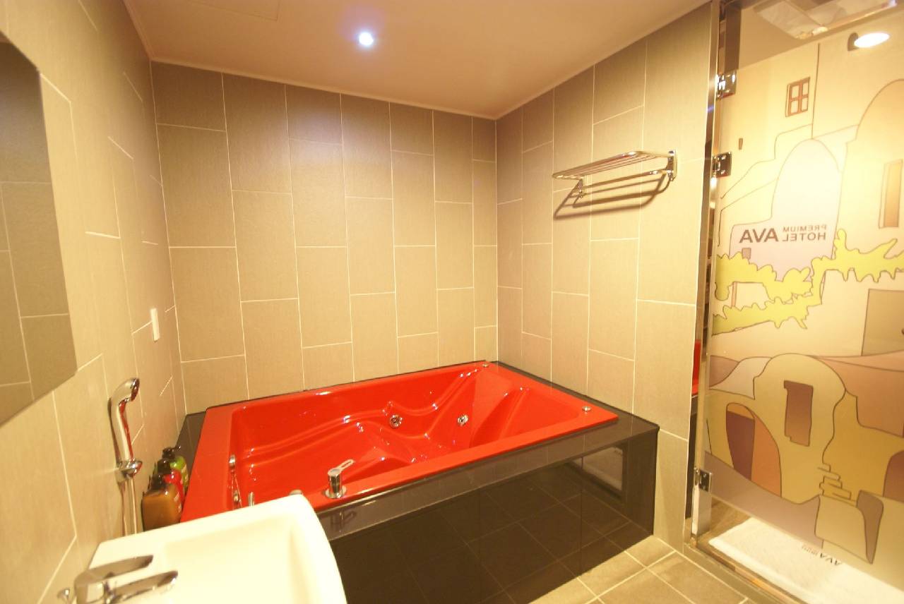 Ava Hotel Changwon (آوا هتل چانگوون) 