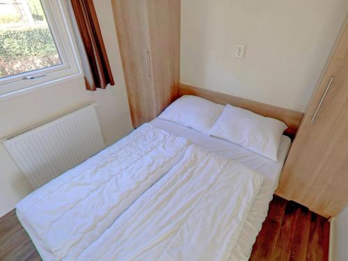 Holiday Home De Ijsvogel.2 (هالیدی هوم د ایجسووجل.۲)  Holiday Home De Ijsvogel.2 (هالیدی هوم د ایجسووجل.۲)