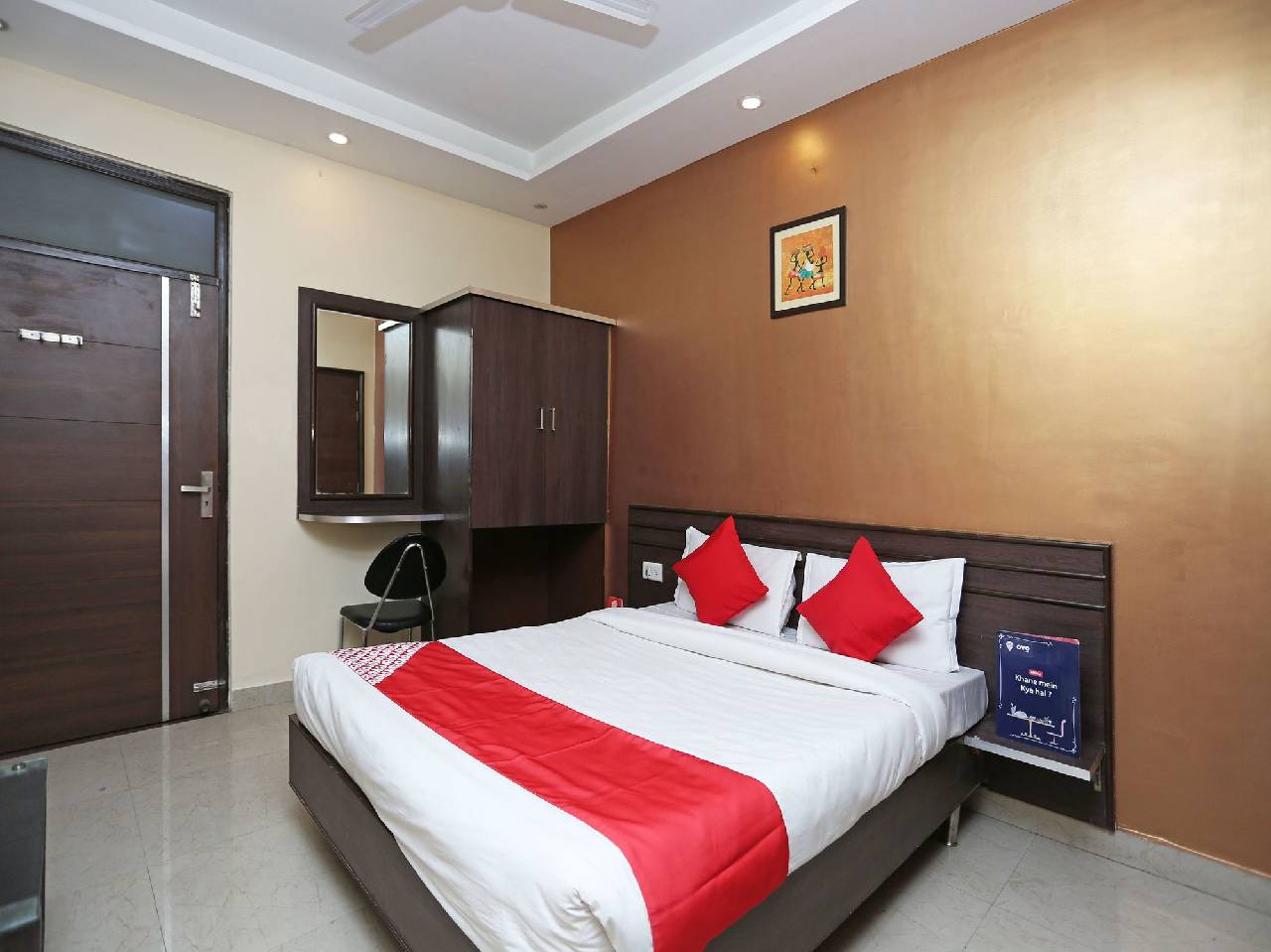 Oyo 10588 Hotel Golden Square 