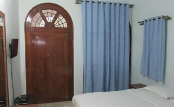 Tide Exotica By Pande Bar & Restaurant Guestroom