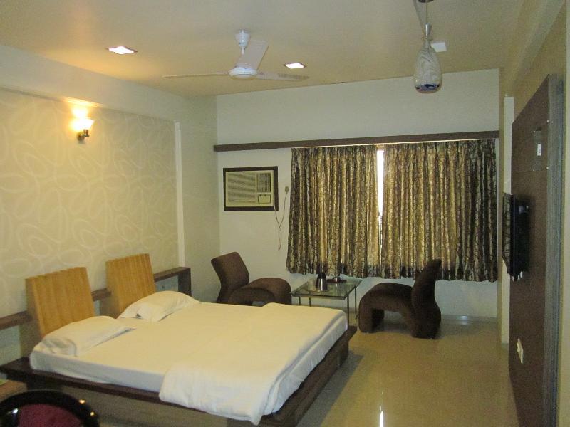 Oyo 14235 Hotel Ostria 