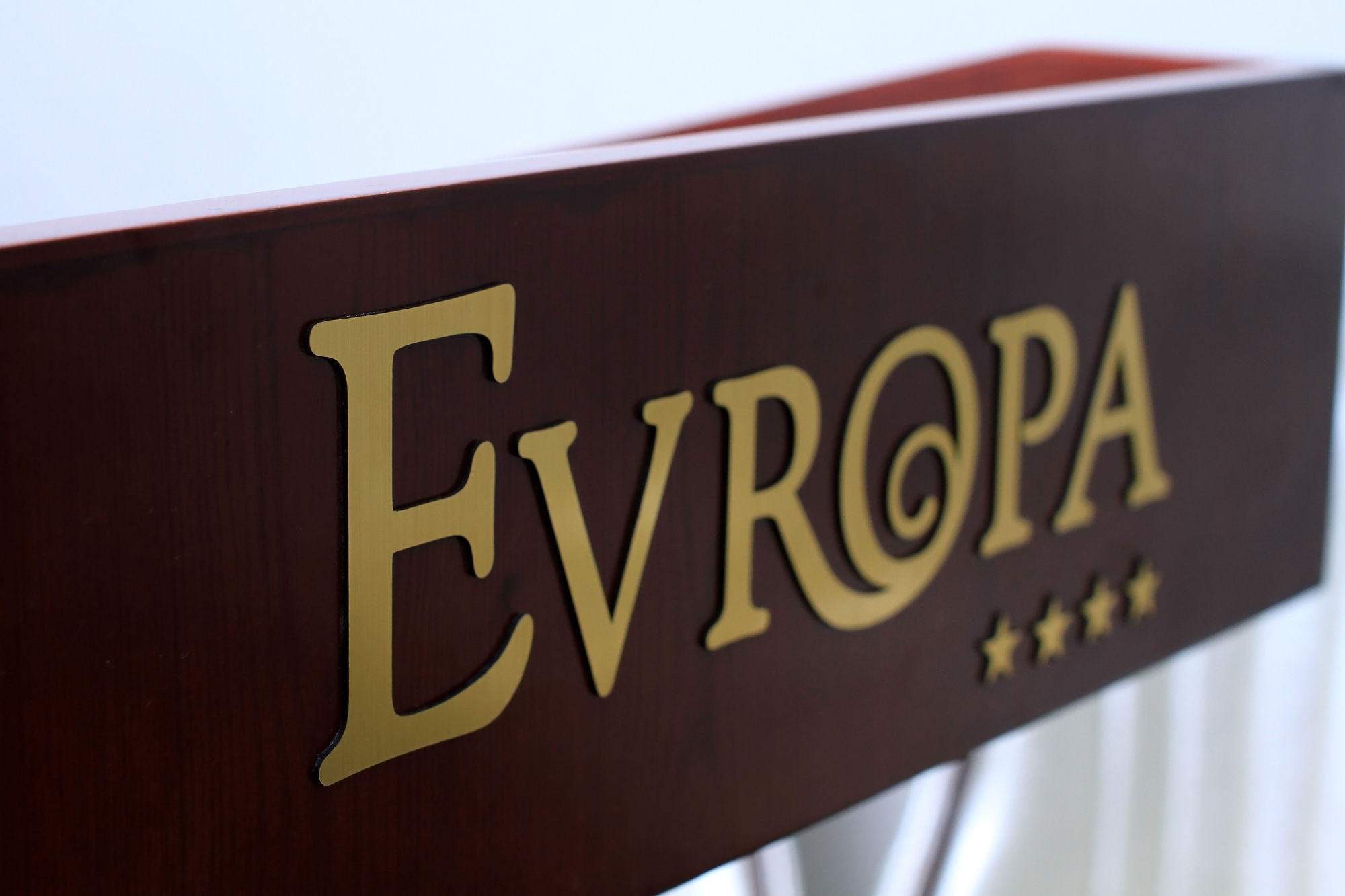 Evropa Hotel (اوروپا هتل) 