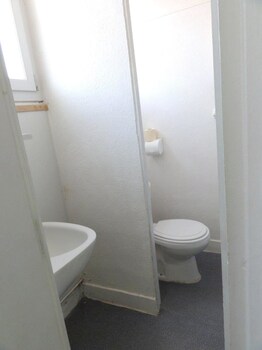 Apartment Rue De Kembs 5 Bathroom Amenities