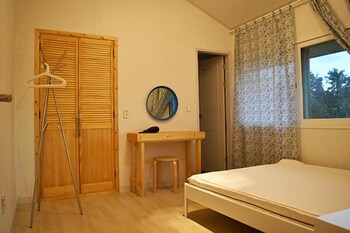 Seogwipo Seongsan Evergreen Pension Guestroom