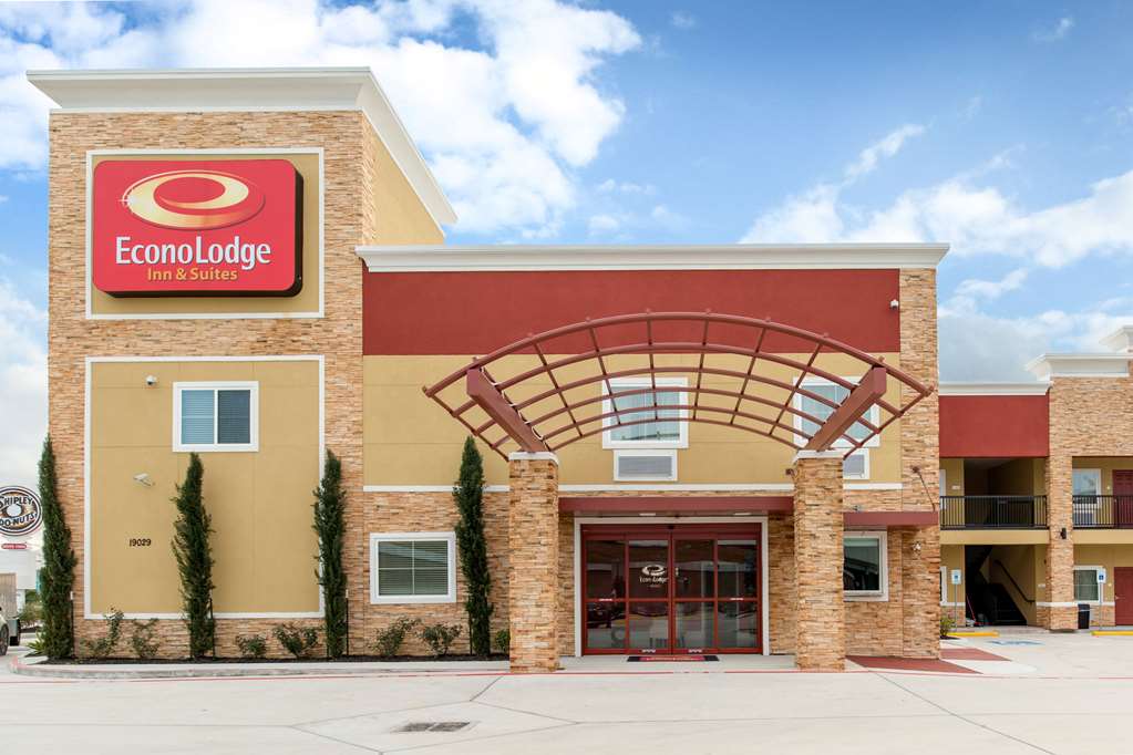 Econo Lodge Inn & Suites Exterior view