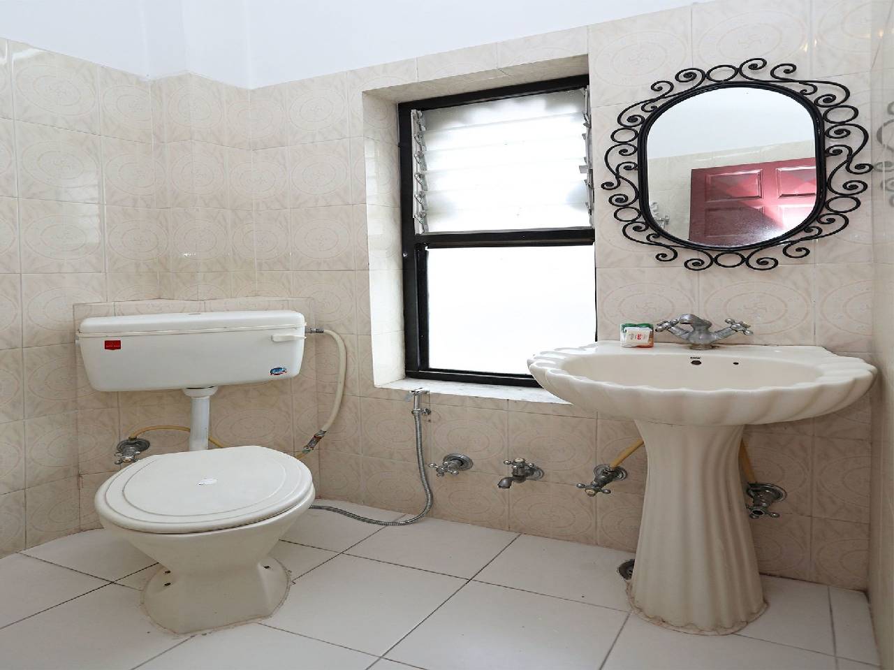 Oyo 3942 Hotel Baba Palace (اویو ۳۹۴۲ هتل بابا پالاس) 
