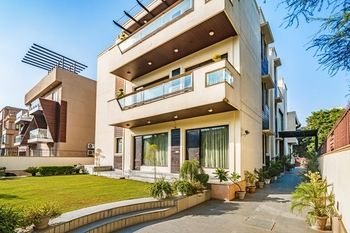 Royal Residence On Mg Road Featured Image
