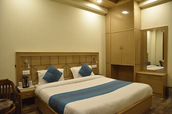 Oyo 6675 Hotel Comfort Inn Guestroom