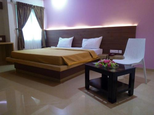 Hotel Aadhi 