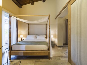 Relais San Giuliano Guestroom