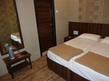 Hotel Regal Palace Guestroom